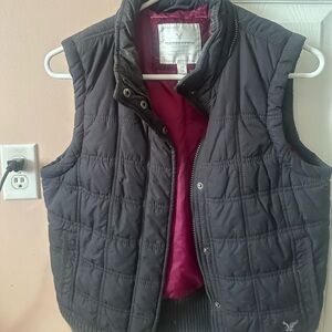 American Eagle Vest. Gray. Size Medium.